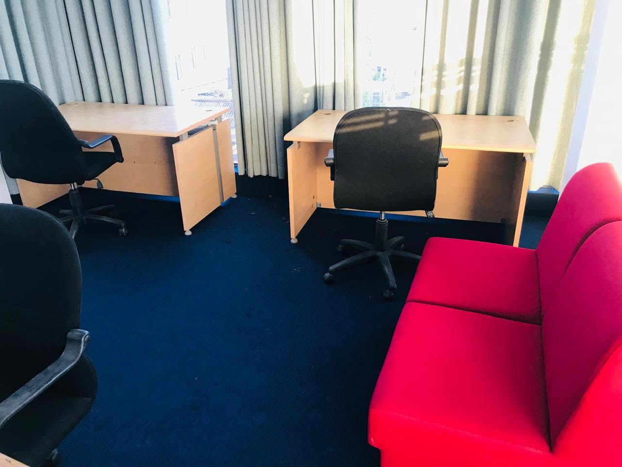 Private Office — Workstations & Lounge Seating